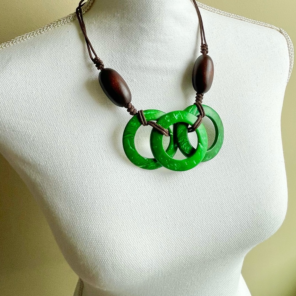 NWT Green Circle and Brown Wood Necklace